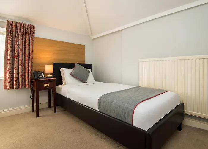 Oyo The Regency, Clifton Bristol