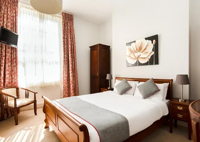 Oyo The Regency, Clifton Bristol